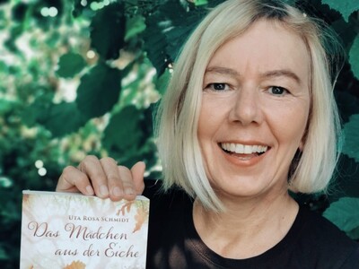 Uta Rosa Schmidt mit ihrem Buch