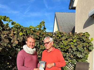 Übergabe Günter Müller und Lennard Oehl