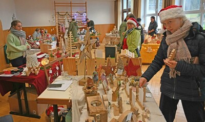 Ein umfangreiches Angebot an Handarbeiten und Bastelarbeiten, Deko-Artikeln und vieles mehr wurde angeboten.