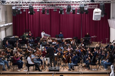 Die jungen Musikerinnen und Musiker des LJSO Hessen beeindrucken mit ihrer Spielfreude und musikalischen Exzellenz, die dieses Konzert zu einem unvergesslichen Start ins neue Jahr machen.