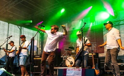 Auf zwei Bühnen werden insgesamt 16 Bands verschiedenster Genres auftreten – von Oldschool Rock'n'Roll über Punk und Indie bis hin zu Metal.