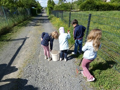Die Kinder der „Haitzer Pusteblume“ beim Müllsammeln. - <i>Foto: Gemeinde Haitz</i>