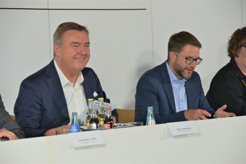 Hanaus Oberbürgermeister Claus Kaminsky und Landrat Thorsten Stolz (rechts). - Archivfotos: KN/Moritz Pappert