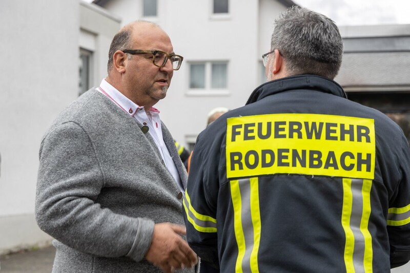 Rodenbachs Bürgermeister Klaus Schejna machte sich vor Ort ein Bild der Lage